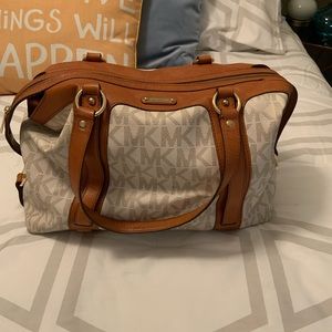 Beautiful Michael Kors (MK) purse
